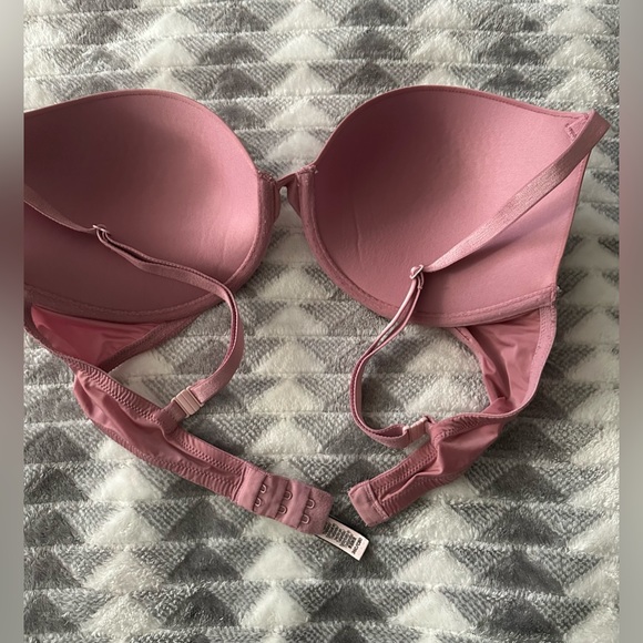 Beautiful rose/pink bra size 36c from Victoria secret light use no damage - Picture 3 of 5
